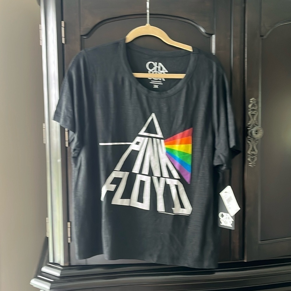 Chaser, Pink Floyd graphic tee